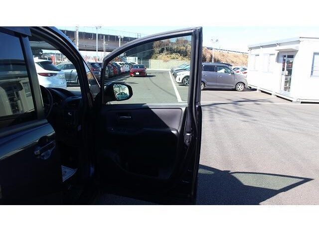 
								TOYOTA NOAH 2014 full									