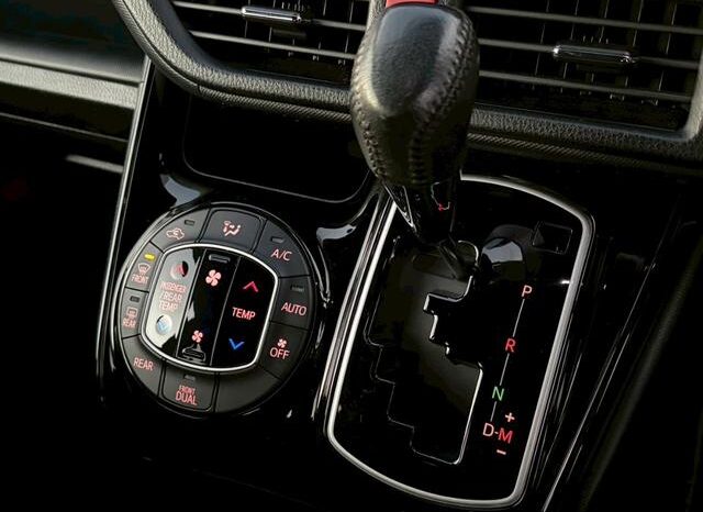 
								TOYOTA NOAH 2017 full									