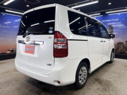 
										TOYOTA NOAH 2011 full									