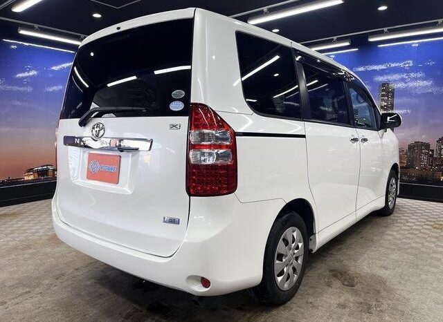 
								TOYOTA NOAH 2011 full									