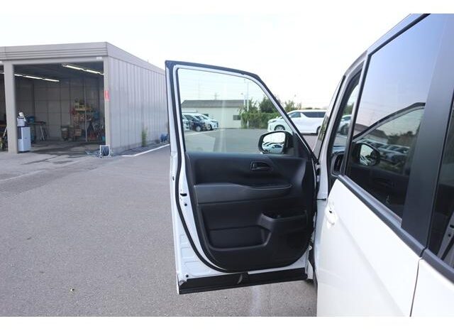 
								TOYOTA NOAH 2023 full									