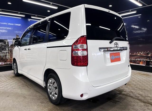 
								TOYOTA NOAH 2011 full									