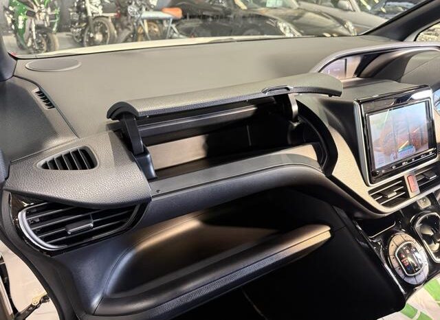 
								TOYOTA NOAH 2021 full									