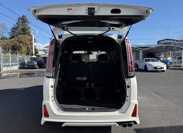 
								TOYOTA NOAH 2018 full									