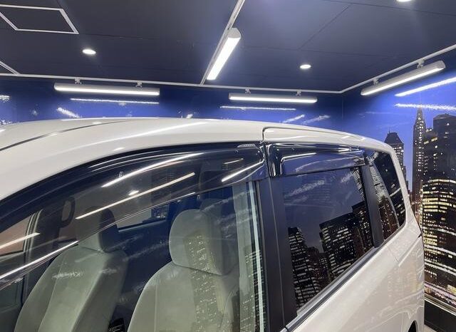 
								TOYOTA NOAH 2011 full									