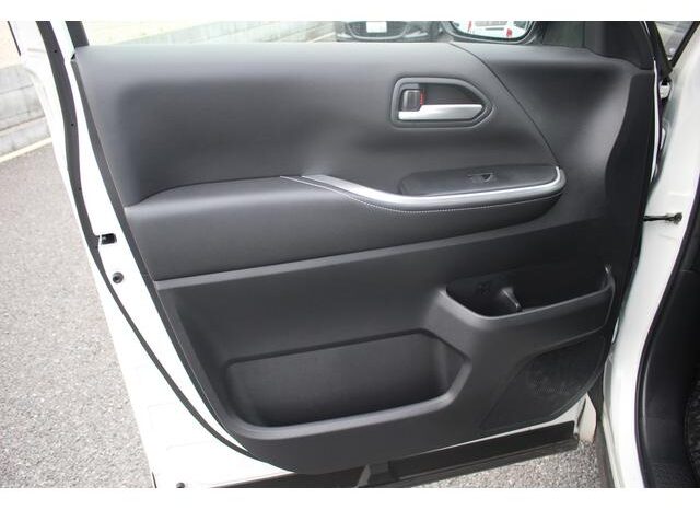 
								TOYOTA NOAH 2022 full									