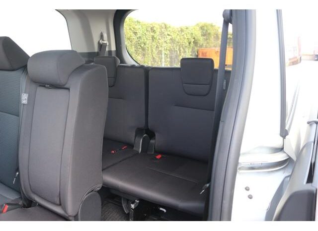 
								TOYOTA NOAH 2023 full									