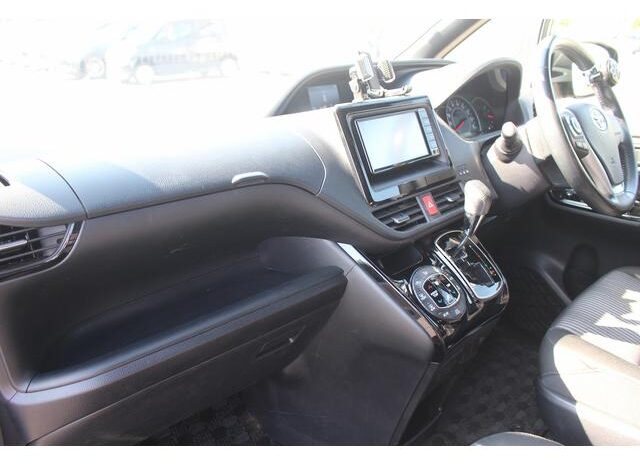 
								TOYOTA NOAH 2017 full									