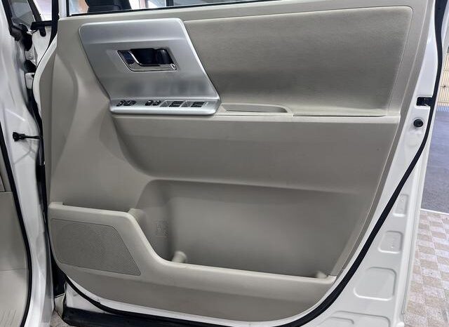 
								TOYOTA NOAH 2011 full									