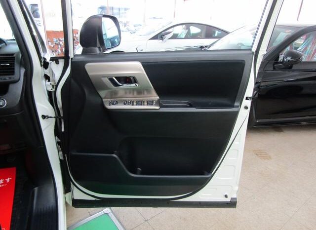 
								TOYOTA NOAH 2012 full									