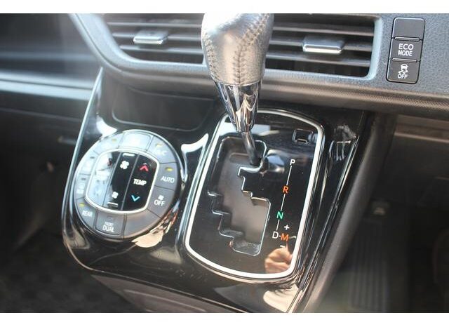 
								TOYOTA NOAH 2017 full									