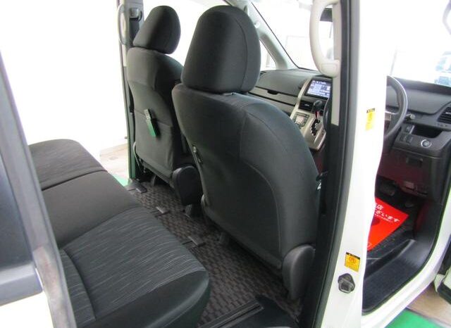 
								TOYOTA NOAH 2012 full									