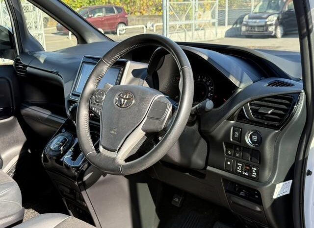 
								TOYOTA NOAH 2018 full									