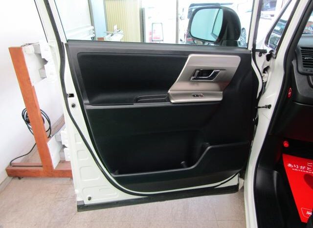 
								TOYOTA NOAH 2012 full									