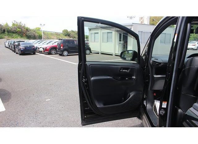 
								TOYOTA NOAH 2019 full									