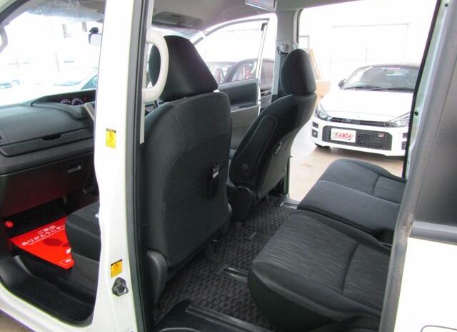 
								TOYOTA NOAH 2012 full									