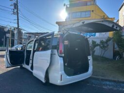 
										TOYOTA NOAH 2019 full									