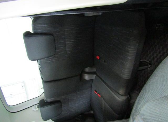
								TOYOTA NOAH 2012 full									