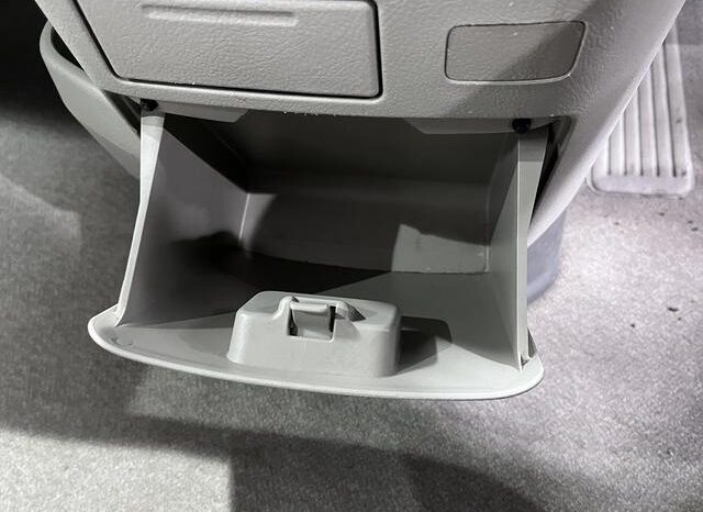 
								TOYOTA NOAH 2011 full									