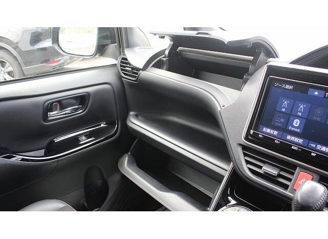 
								TOYOTA NOAH 2019 full									