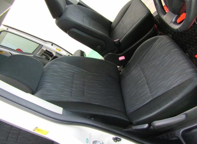 
								TOYOTA NOAH 2012 full									