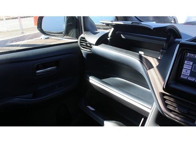 
								TOYOTA NOAH 2014 full									