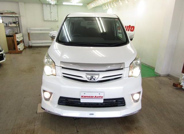 
								TOYOTA NOAH 2012 full									