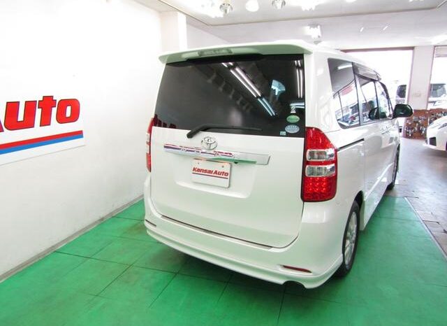 
								TOYOTA NOAH 2012 full									