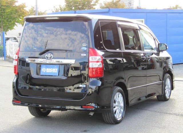 
								TOYOTA NOAH 2013 full									