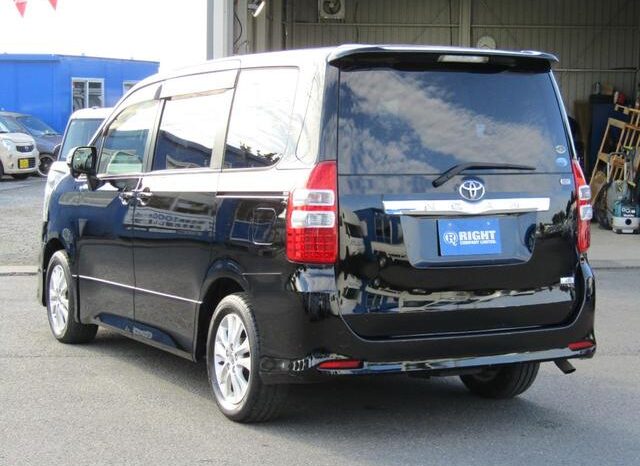 
								TOYOTA NOAH 2013 full									