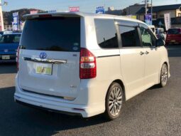 
										TOYOTA NOAH 2013 full									