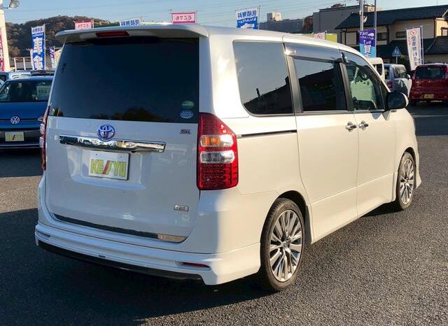 
								TOYOTA NOAH 2013 full									