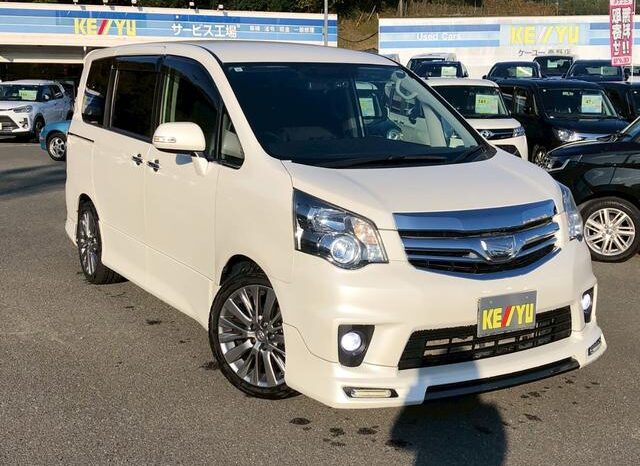 
								TOYOTA NOAH 2013 full									