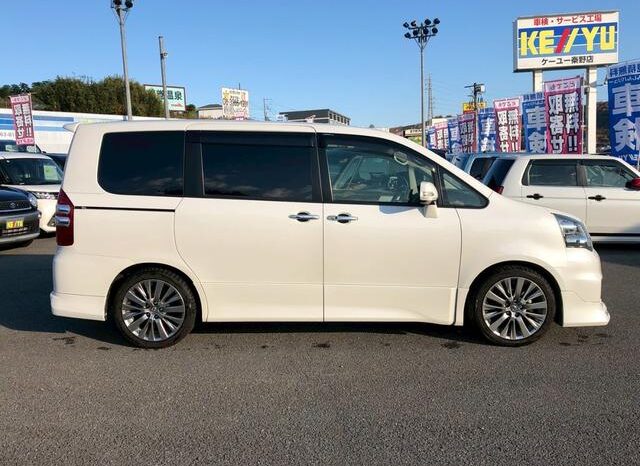 
								TOYOTA NOAH 2013 full									