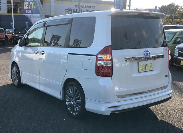 
								TOYOTA NOAH 2013 full									
