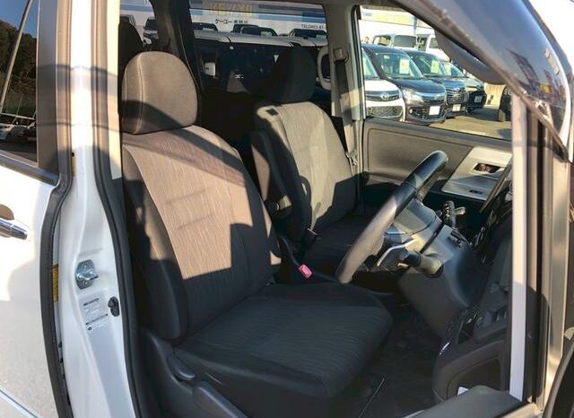 
								TOYOTA NOAH 2013 full									