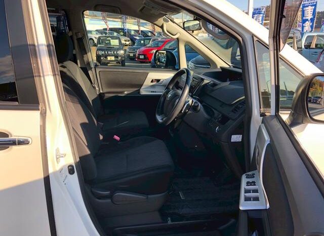 
								TOYOTA NOAH 2013 full									