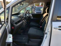 
										TOYOTA NOAH 2013 full									