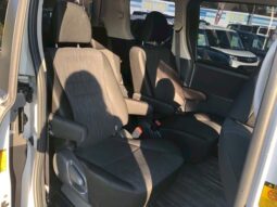 
										TOYOTA NOAH 2013 full									