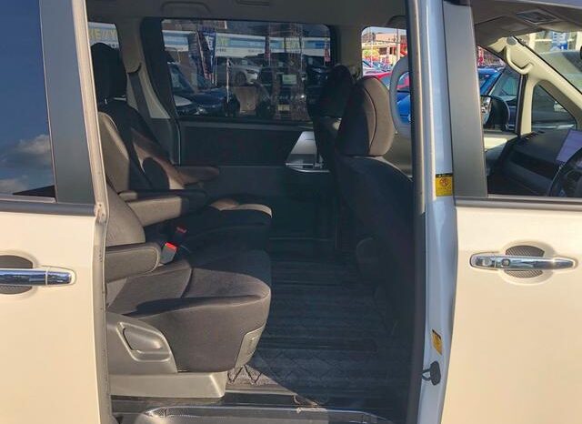 
								TOYOTA NOAH 2013 full									