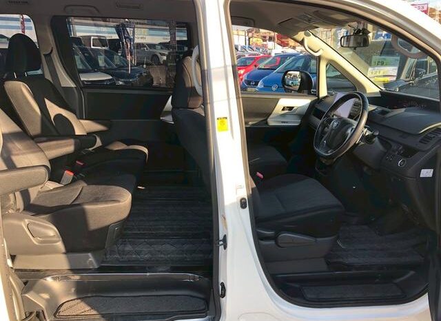 
								TOYOTA NOAH 2013 full									