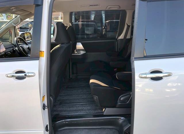 
								TOYOTA NOAH 2013 full									