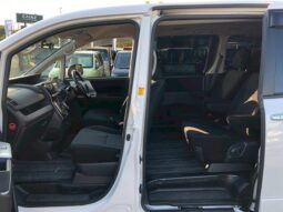 
										TOYOTA NOAH 2013 full									