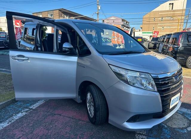 
								TOYOTA NOAH 2015 full									