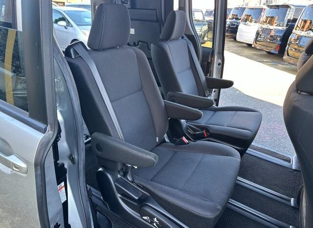 
								TOYOTA NOAH 2015 full									