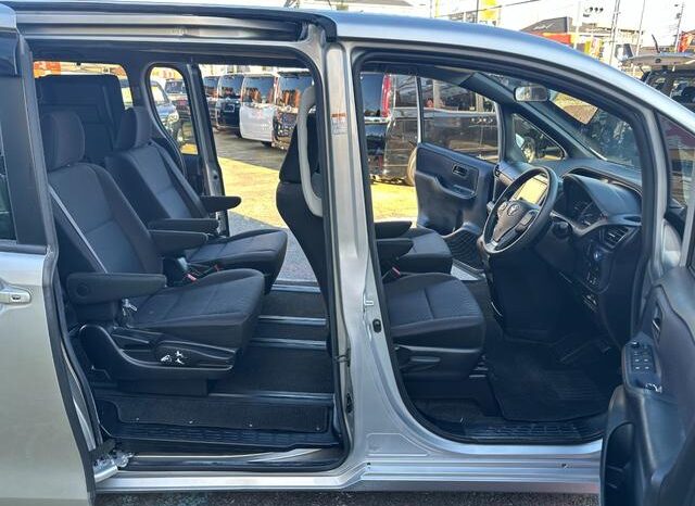 
								TOYOTA NOAH 2015 full									