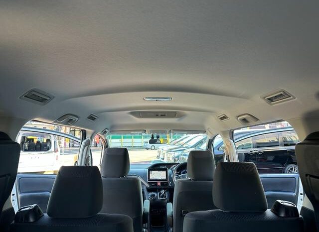 
								TOYOTA NOAH 2015 full									