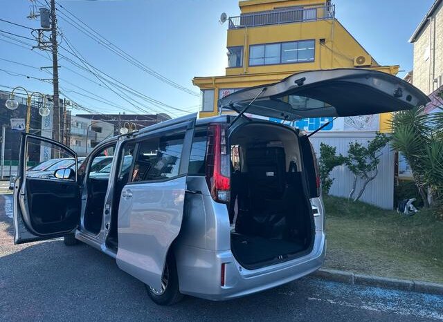 
								TOYOTA NOAH 2015 full									