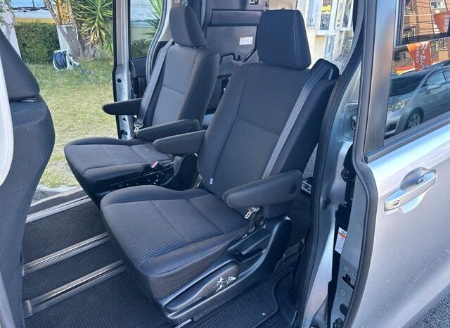 
								TOYOTA NOAH 2015 full									