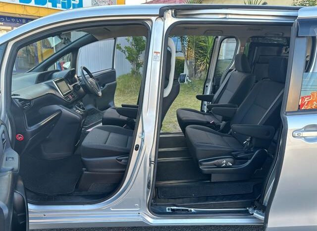 
								TOYOTA NOAH 2015 full									